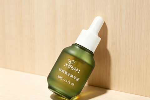 抗皱紧致精华液_绿